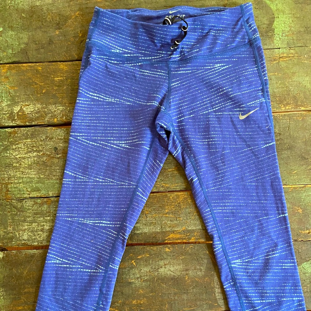 Nike Dry Fit Cropped Stretch Workout Leggings